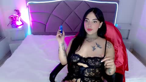 Snapshot of carolaine01 chatting on October 24, 7:43 pm Carolaine01 online show from October 24, 7:43 pm