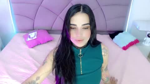 Snapshot of carolaine01 chatting on November 22, 5:45 pm Carolaine01 online show from November 22, 5:45 pm