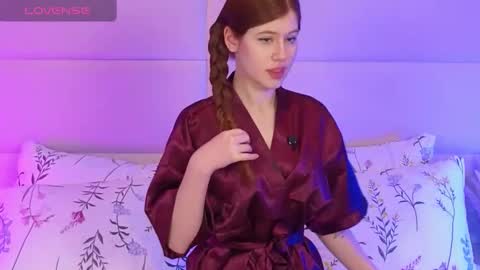 Snapshot of carolainemyers chatting on December 4, 5:43 pm carolainemyers online show from December 4, 5:43 pm