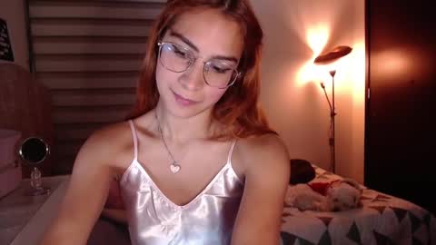 Snapshot of carolayn12 chatting on December 5, 3:59 am Carolayn online show from December 5, 3:59 am