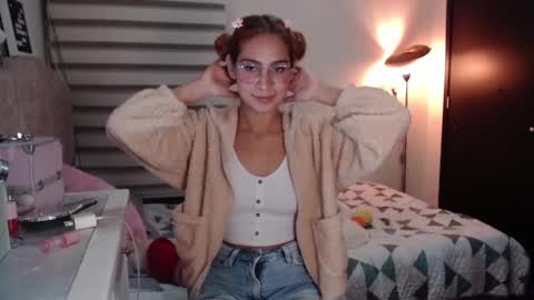 Snapshot of carolayn12 chatting on December 6, 2:46 am Carolayn online show from December 6, 2:46 am