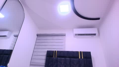 Snapshot of carolayrosse chatting on March 3, 3:23 am carola online show from March 3, 3:23 am