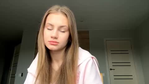 Lisa online show from December 18, 8:31 am