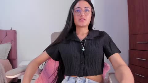 Snapshot of caroliine__ chatting on December 5, 5:06 pm Caroline online show from December 5, 5:06 pm