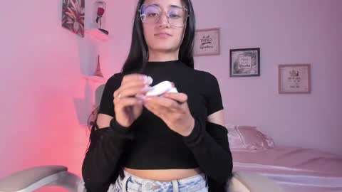 Snapshot of caroliine__ chatting on February 7, 8:42 pm Caroline online show from February 7, 8:42 pm