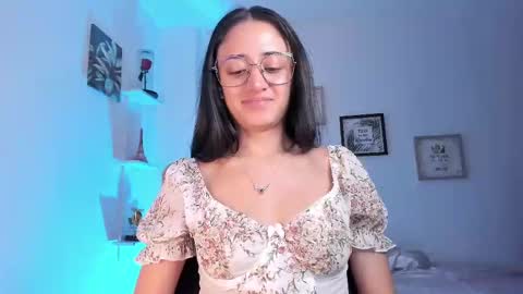 Snapshot of caroliine__ chatting on February 13, 12:13 am Caroline online show from February 13, 12:13 am