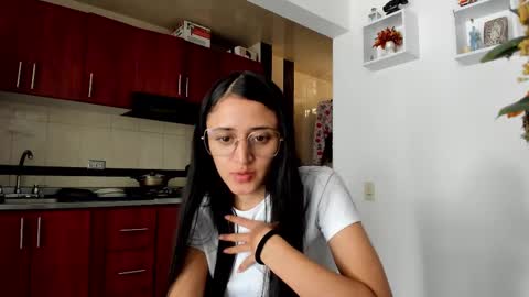 Snapshot of caroliine__ chatting on February 27, 6:42 pm Caroline online show from February 27, 6:42 pm
