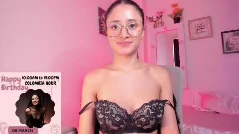 Snapshot of caroliine__ chatting on March 7, 7:38 pm Caroline online show from March 7, 7:38 pm