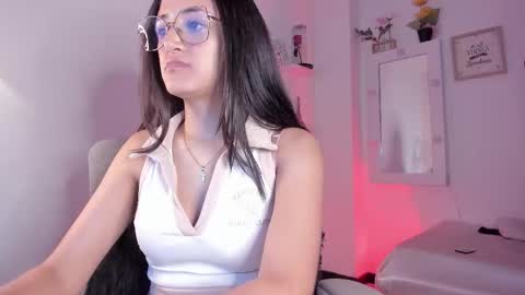 Snapshot of caroliine__ chatting on October 5, 12:09 am Caroline online show from October 5, 12:09 am