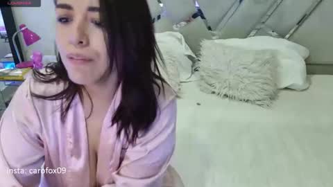 Snapshot of carolinafox_ chatting on April 25, 2:03 pm caroline online show from April 25, 2:03 pm