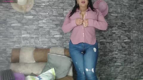 Snapshot of carolinajamess chatting on November 26, 2:45 am Camelia online show from November 26, 2:45 am