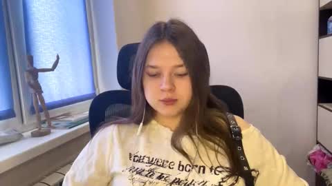 Snapshot of carolindueno chatting on March 1, 7:54 am carolindueno online show from March 1, 7:54 am