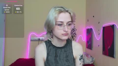 Caroline online show from October 16, 2:56 am