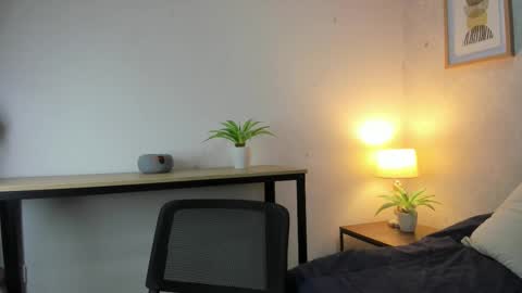  Caroline  online show from January 8, 11:34 am