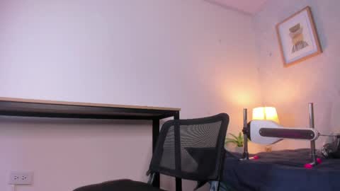  Caroline  online show from April 14, 11:38 am