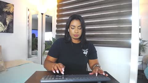 Snapshot of caroline_jackson_ chatting on January 14, 2:22 pm C A R O L I N E online show from January 14, 2:22 pm