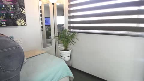 Snapshot of caroline_jackson_ chatting on January 17, 2:28 pm C A R O L I N E online show from January 17, 2:28 pm
