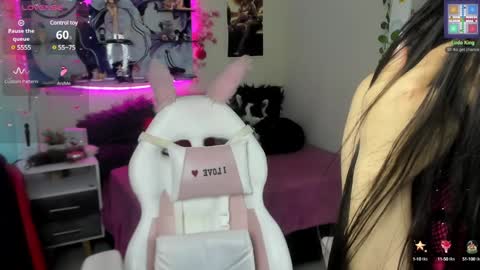 Snapshot of caroline_lenox chatting on December 15, 7:02 am Caroline Lenox online show from December 15, 7:02 am