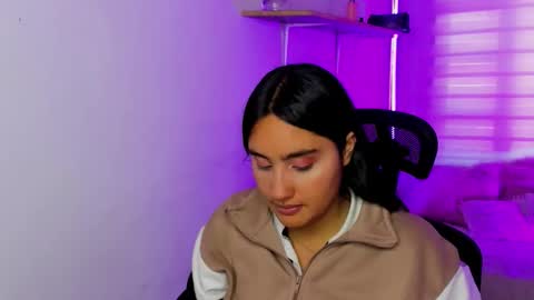 caroline_rodriguez_9 online show from December 16, 1:38 pm