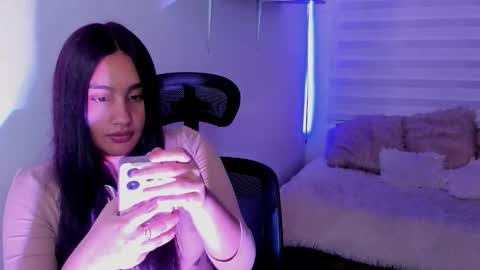 caroline_rodriguez_9 online show from January 15, 8:23 pm