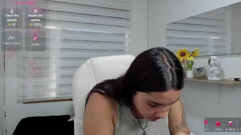 caroline_rodriguez_9 online show from April 13, 6:57 pm