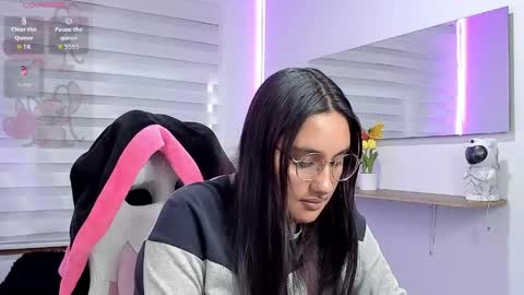 caroline_rodriguez_9 online show from May 23, 7:07 pm