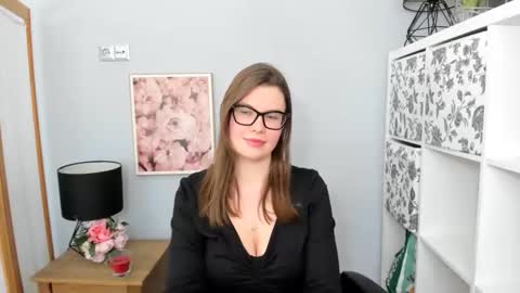 Snapshot of carolineamore chatting on February 4, 3:26 pm CarolineAmore online show from February 4, 3:26 pm