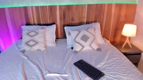 Caroline online show from September 29, 7:40 pm