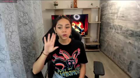 Caroline online show from May 24, 3:06 pm