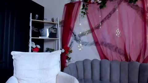 Caroline online show from May 31, 6:09 pm