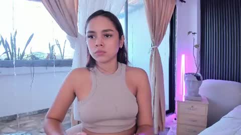 Caroline online show from July 18, 2:43 pm