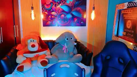 carolinejesh online show from April 17, 12:30 pm