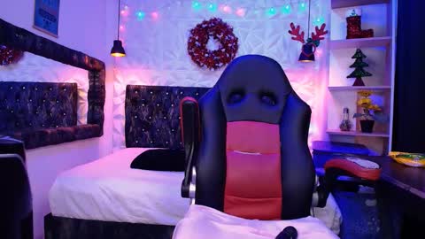 Caroline Scoth online show from December 9, 9:16 pm