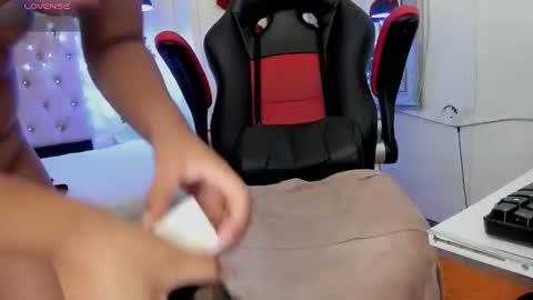 Caroline Scoth online show from December 21, 8:54 pm