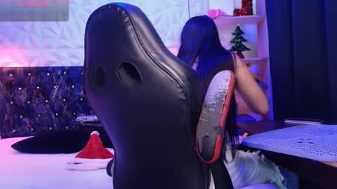 Caroline Scoth online show from December 31, 4:46 pm