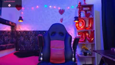 Caroline Scoth online show from March 12, 6:55 pm