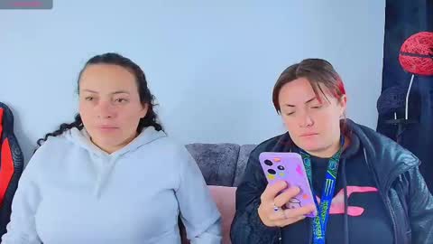 Snapshot of carolinhe_ chatting on October 13, 11:21 am Carolinhe online show from October 13, 11:21 am