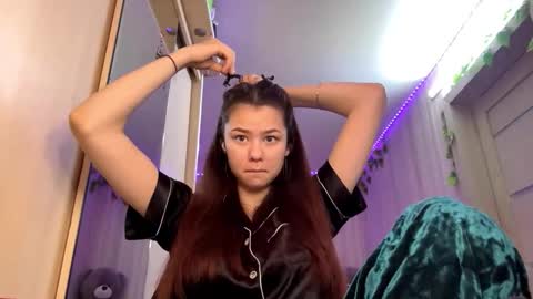 Snapshot of carolynexford chatting on December 2, 6:08 am Emma online show from December 2, 6:08 am