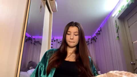 Snapshot of carolynexford chatting on December 4, 10:02 am Emma online show from December 4, 10:02 am