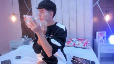 carolynfoster online show from April 8, 11:21 am