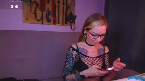 Carrie online show from April 1, 5:21 pm