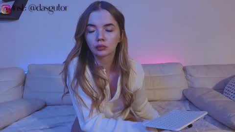 Snapshot of carriebradshawww chatting on February 18, 1:43 am carriebradshawww online show from February 18, 1:43 am