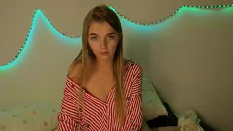 Snapshot of carriebradshawww chatting on September 17, 1:18 am carriebradshawww online show from September 17, 1:18 am