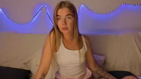 Snapshot of carriebradshawww chatting on October 1, 4:35 pm carriebradshawww online show from October 1, 4:35 pm