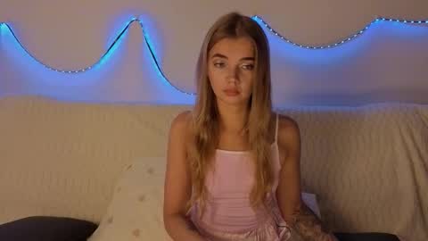 Snapshot of carriebradshawww chatting on October 6, 12:57 pm carriebradshawww online show from October 6, 12:57 pm