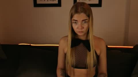 Snapshot of carriebradshawww chatting on October 27, 3:38 pm carriebradshawww online show from October 27, 3:38 pm