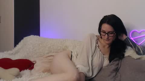 Snapshot of carriecastle chatting on September 9, 12:26 pm Caroline online show from September 9, 12:26 pm