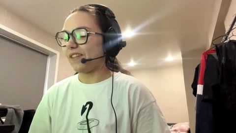 Emilia online show from December 3, 3:14 am