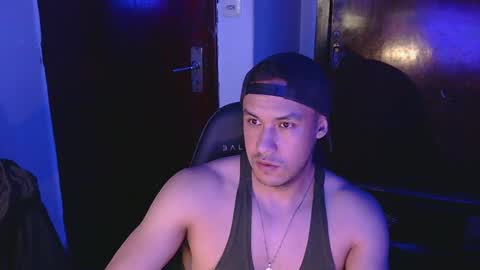 Snapshot of casas_oom chatting on December 4, 8:01 am online show from December 4, 8:01 am