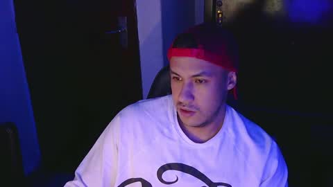 Snapshot of casas_oom chatting on December 5, 4:09 am online show from December 5, 4:09 am